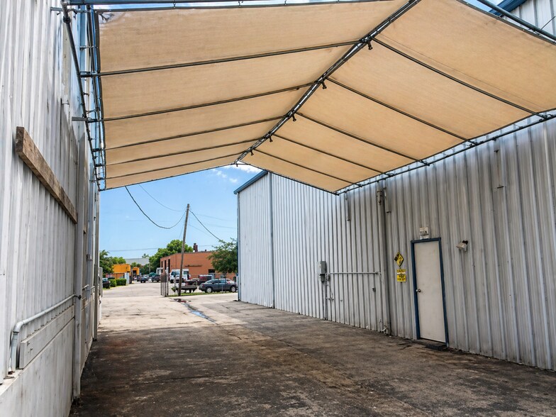 More Photos Of 4550 SE Hampton Ct, Stuart Manufacturing For Sale