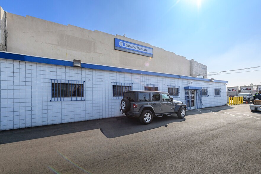 More Photos Of 10232-10234 Glenoaks Blvd, Pacoima Warehouse For Sale