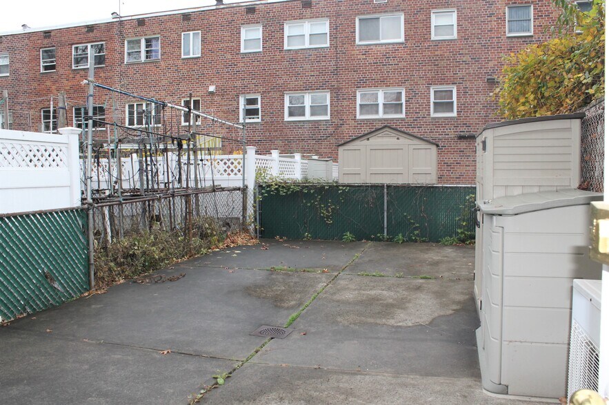 More Photos Of 2518 Francis Lewis Blvd, Flushing Office For Sale