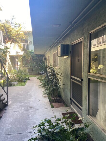 More Photos Of 10940 Hesby St, North Hollywood Apartments For Sale