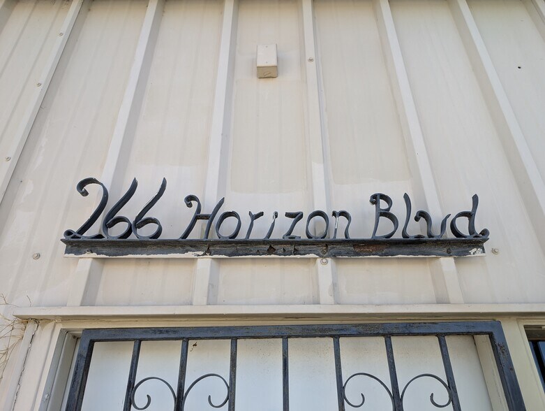More Photos Of 266 Horizon Blvd, Socorro Warehouse For Lease