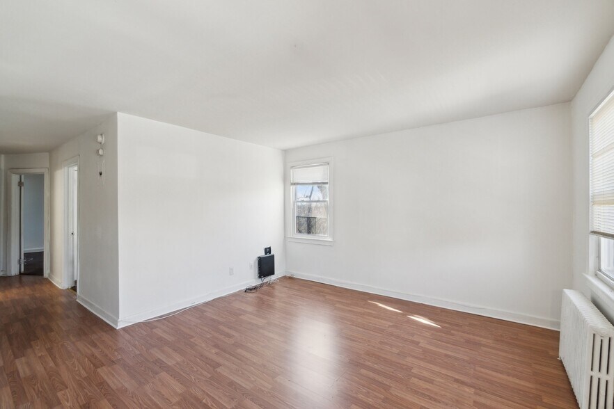 More Photos Of 3162 Buena Vista Ter SE, Washington Apartments For Sale