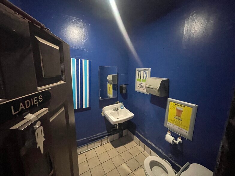 More Photos Of 8554 Washington Blvd, Culver City Bar For Sale