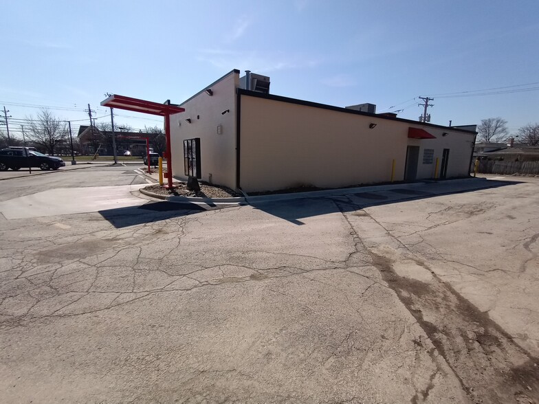 More Photos Of 20 W Golf Rd, Des Plaines Restaurant For Lease