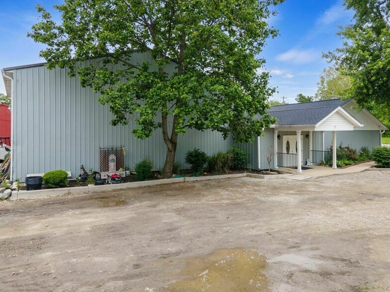More Photos Of 10540 Jessup Blvd, Carmel Flex For Lease