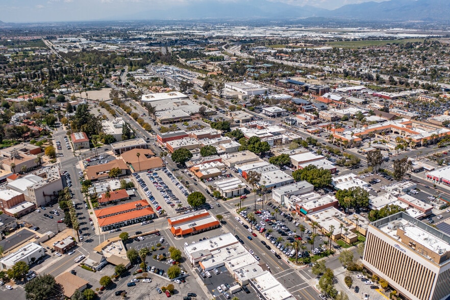 More Photos Of 218 E Citrus Ave, Redlands Storefront For Sale