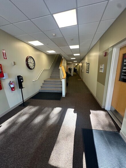 More Photos Of 94 Auburn St, Portland Office For Lease