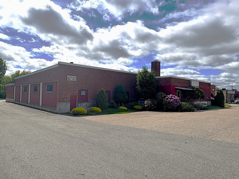 Primary Photo Of 1370 Elmwood Ave, Cranston Manufacturing For Sale