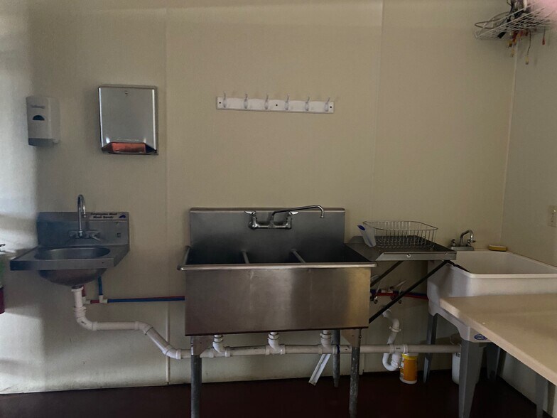 More Photos Of 1309 E Milam St, Mexia General Retail For Sale