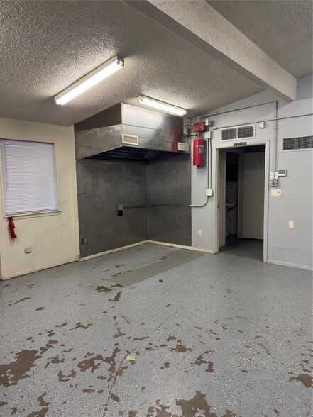 More Photos Of 1300 Liberty School Rd, Azle General Retail For Lease