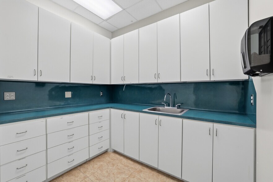 More Photos Of 2019 W Nolana Ave, McAllen Office For Sale