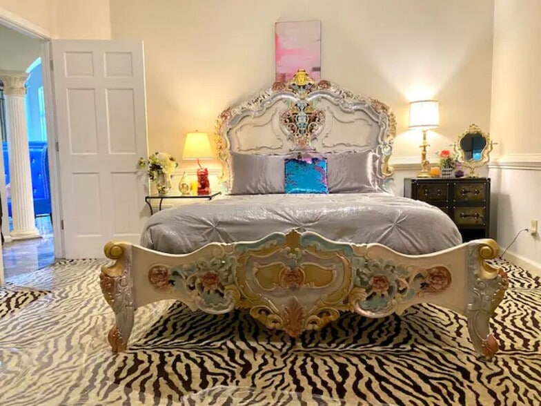 More Photos Of 3000 Cathedral Pl, Decatur Movie Radio TVStudio For Sale