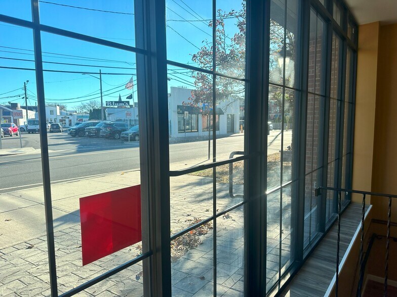 More Photos Of 15-17 Oak St, Patchogue Office Residential For Sale