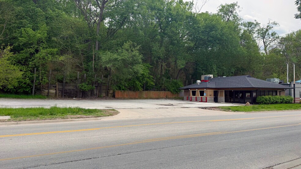 More Photos Of 1235 E Pierce St, Council Bluffs General Retail For Sale