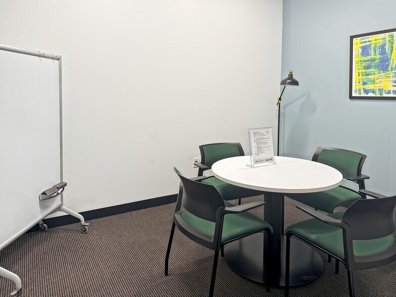 More Photos Of 4402 Skyline Dr, Burnaby Coworking Space