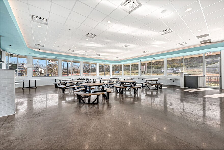 More Photos Of 4280 W Martin Luther King Blvd, Fayetteville Restaurant For Sale