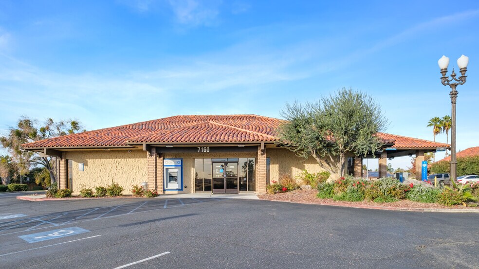 More Photos Of 7160 N 1st St, Fresno Bank For Lease
