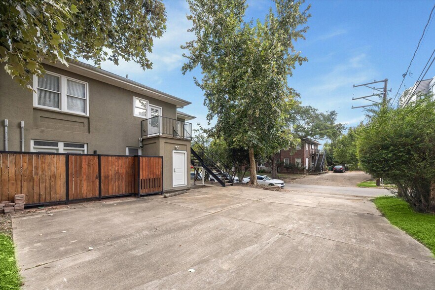 More Photos Of 1220 W Gray St, Houston Apartments For Sale