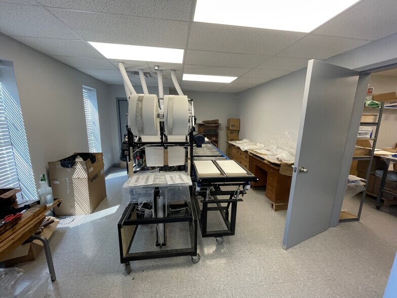 More Photos Of 576 Elgin St, Brantford Warehouse For Lease