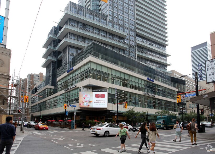 More Photos Of 384 Yonge St, Toronto Apartments For Sale