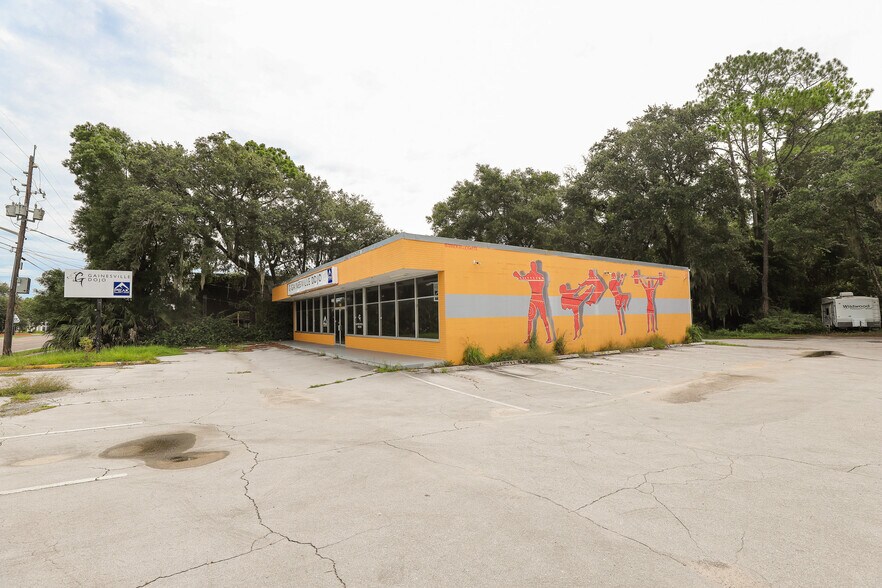 More Photos Of 1947 N Main St, Gainesville Freestanding For Sale