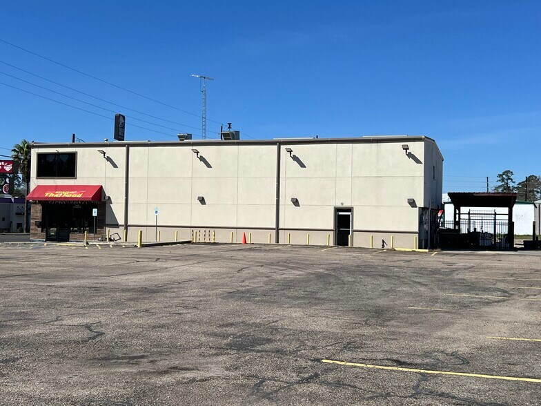 More Photos Of 1112 N Frazier St, Conroe Freestanding For Sale