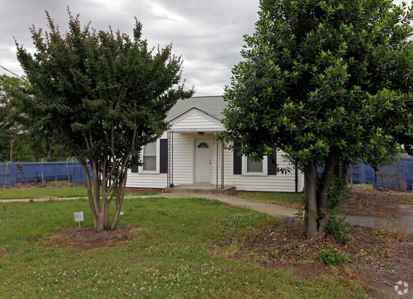 More Photos Of 3525 Robinson Cir, Charlotte Office For Lease