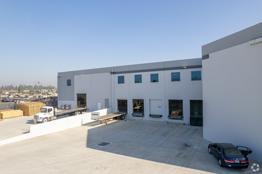 More Photos Of 711 S Van Buren St, Placentia Warehouse For Lease