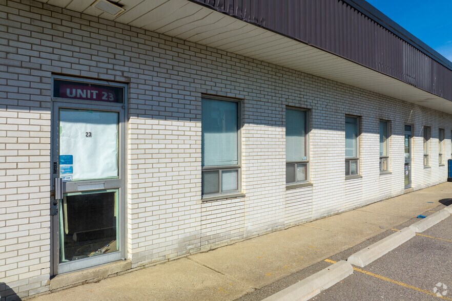 More Photos Of 135 Ormont Dr, Toronto Manufacturing For Lease