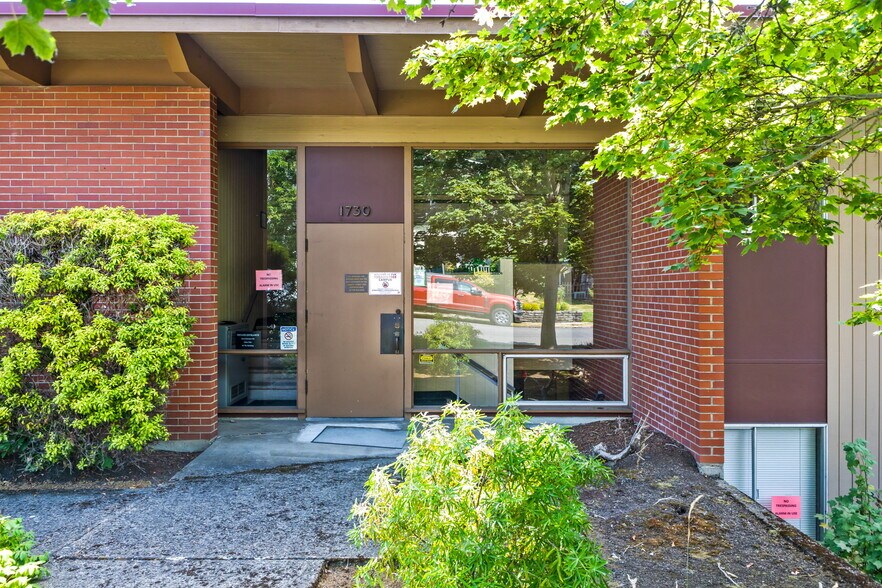 More Photos Of 1730 Commercial St SE, Salem Office For Sale