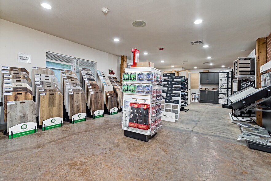 More Photos Of 1400 N 5th St, Silsbee General Retail For Sale