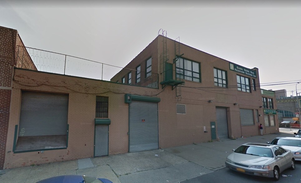 More Photos Of 35-01 Queens Blvd, Long Island City Showroom For Sale