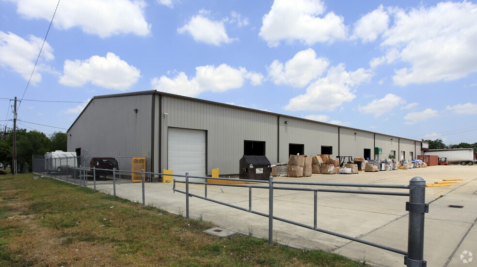 More Photos Of 1001 Dumont St, South Houston Distribution For Lease