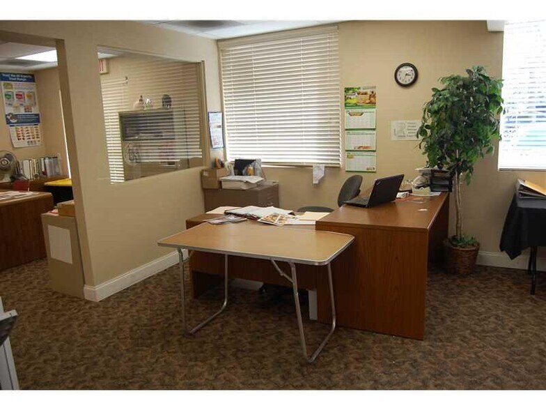 More Photos Of 1011-1039 NW 31st Ave, Pompano Beach Manufacturing For Lease