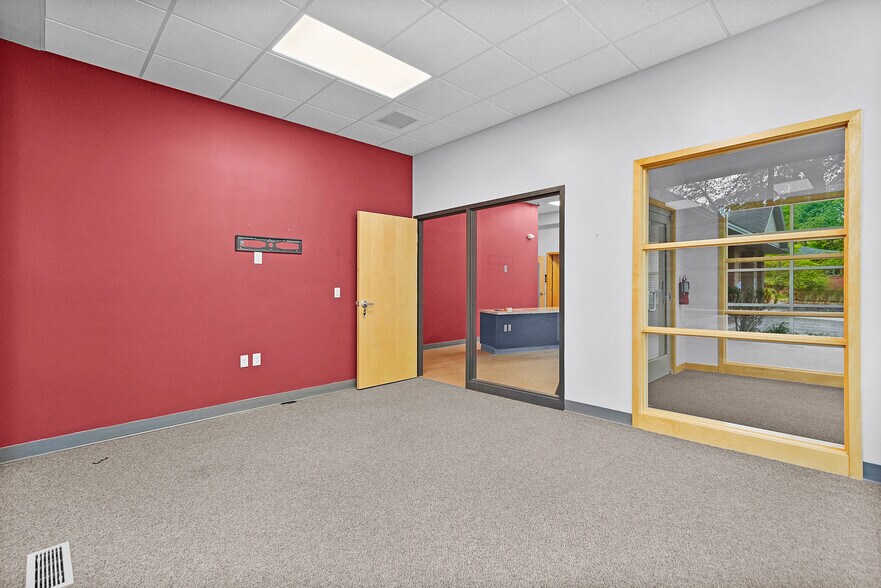 More Photos Of 1416 44th St SW, Wyoming Medical For Sale