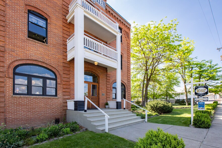 More Photos Of 40 SE Heimrich St, Dufur Hotel For Sale