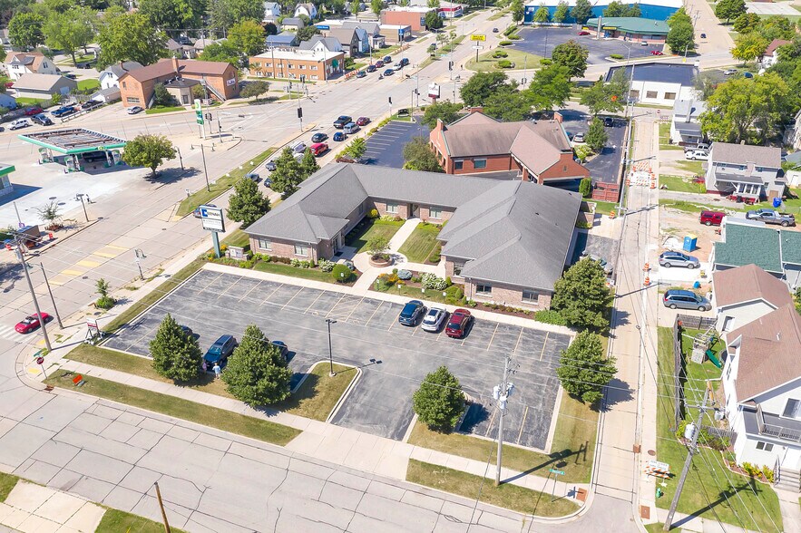 More Photos Of 900 W College Ave, Appleton Office For Lease