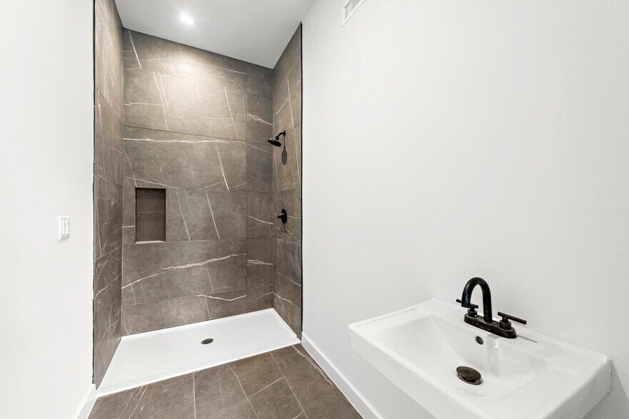 More Photos Of 752 W 19th St, Costa Mesa Loft Creative Space For Lease