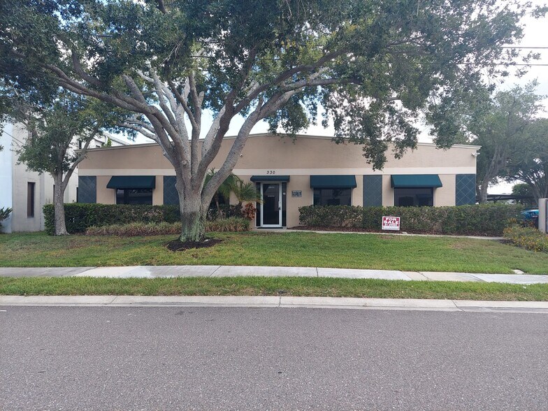 More Photos Of 330 Mears Blvd, Oldsmar Warehouse For Sale