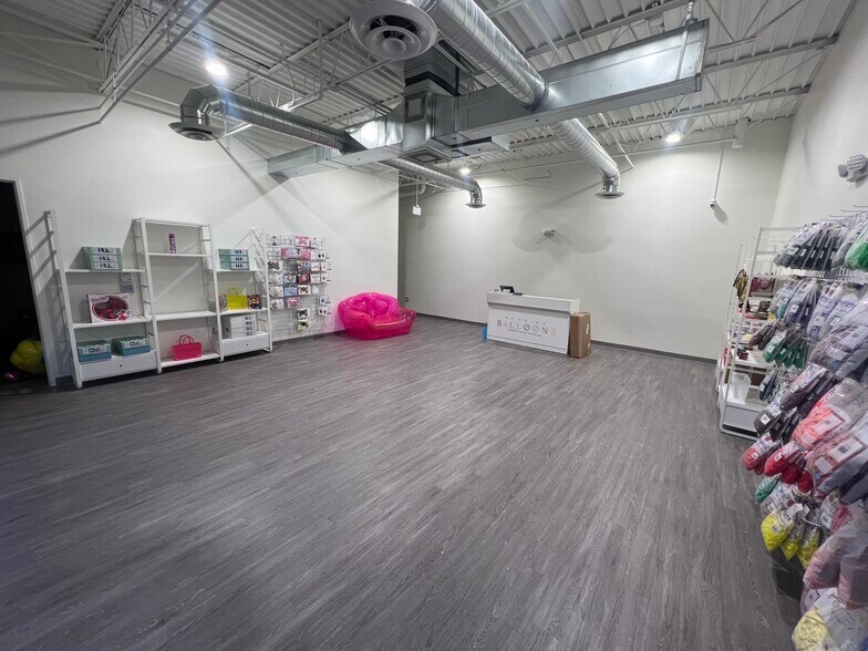 More Photos Of 20840 Lahser Rd, Southfield Storefront For Lease