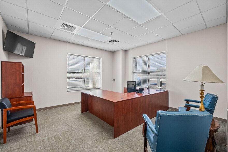 More Photos Of 7202 Slide Rd, Lubbock Medical For Lease