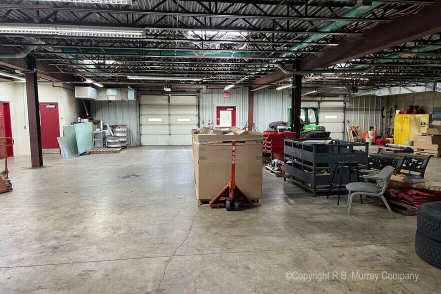 More Photos Of 2813 N Neergard Ave, Springfield Truck Terminal For Sale