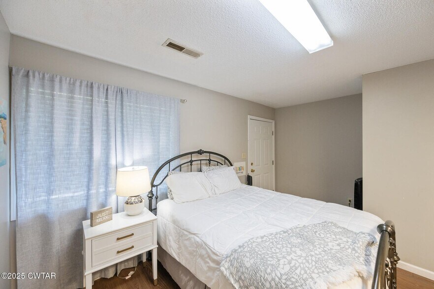 More Photos Of 777 W Church St, Lexington General Retail For Sale