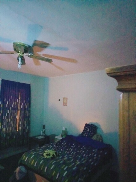 More Photos Of 2002 South St, Philadelphia Storefront Retail Residential For Sale