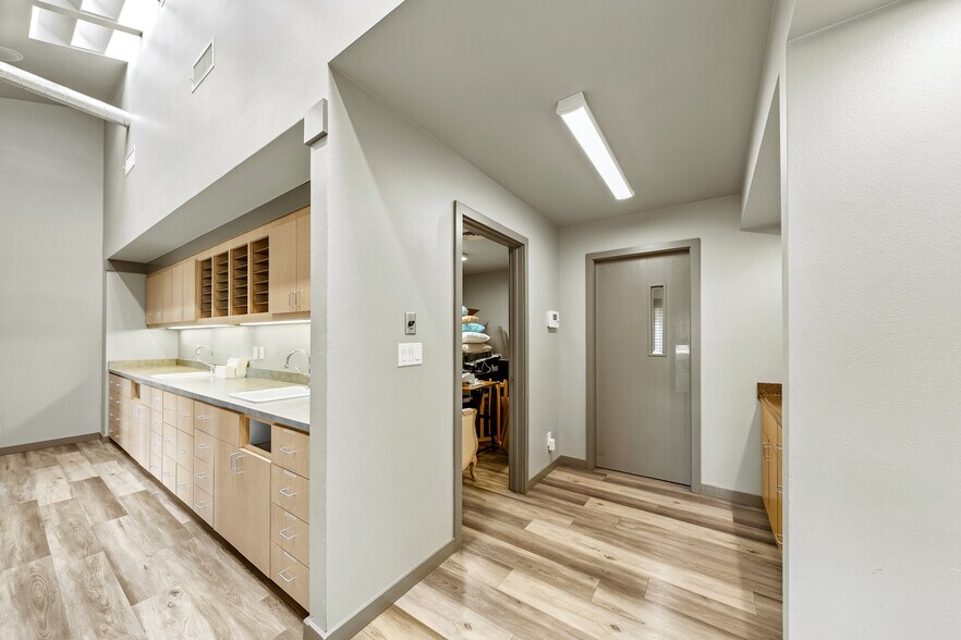 More Photos Of 537 Murphy Rd, Medford Medical For Lease