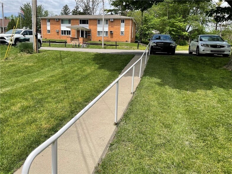 More Photos Of 458 Locust St, Middletown Office For Lease