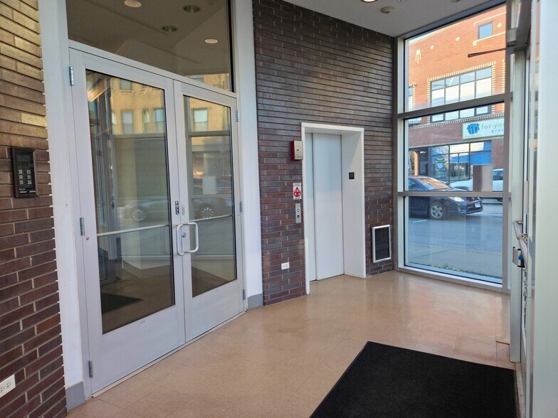 More Photos Of 1640 W Fullerton Ave, Chicago Bank For Lease
