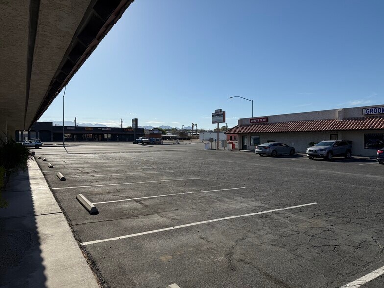 More Photos Of 2065 Highway 95, Bullhead City Storefront For Lease