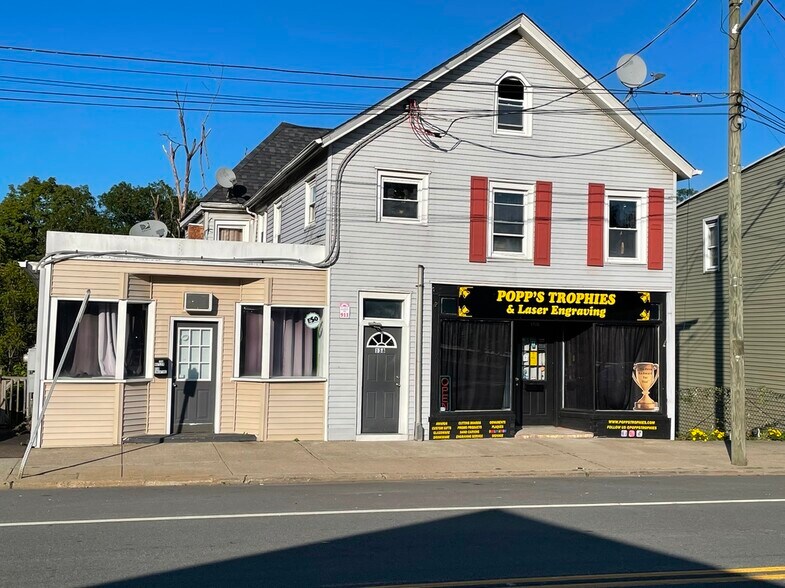 More Photos Of 158-160 W Main St, Walden Storefront Retail Residential For Sale