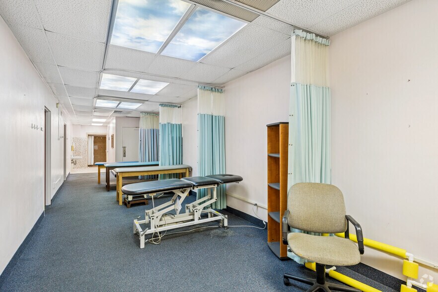 More Photos Of 131 University Dr, Pontiac Health Club For Sale